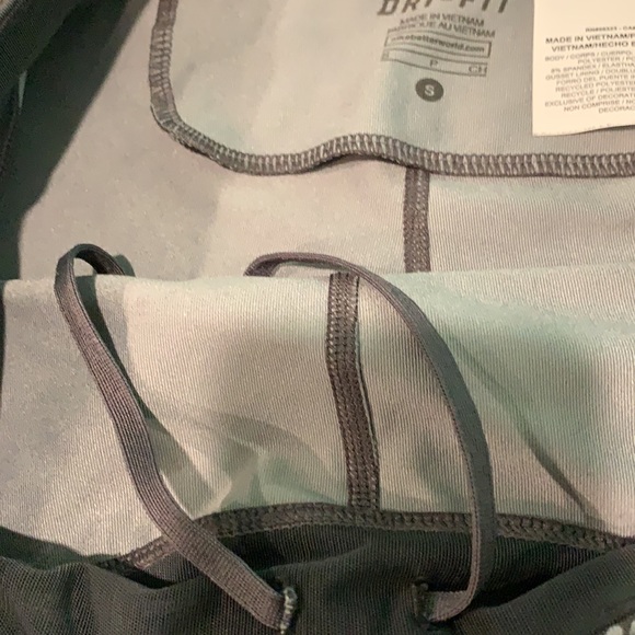 NIKE DRI FIT SIZE SMALL NEW & CUTE CAPRI - Picture 9 of 9